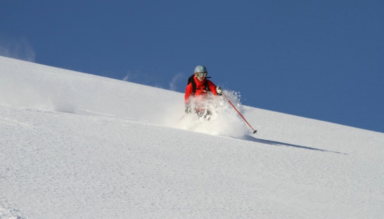 Ulrika skiing at Voitasriita. Mars 28 2011, Heliski in Sweden. Photo: Andreas Bengtsson