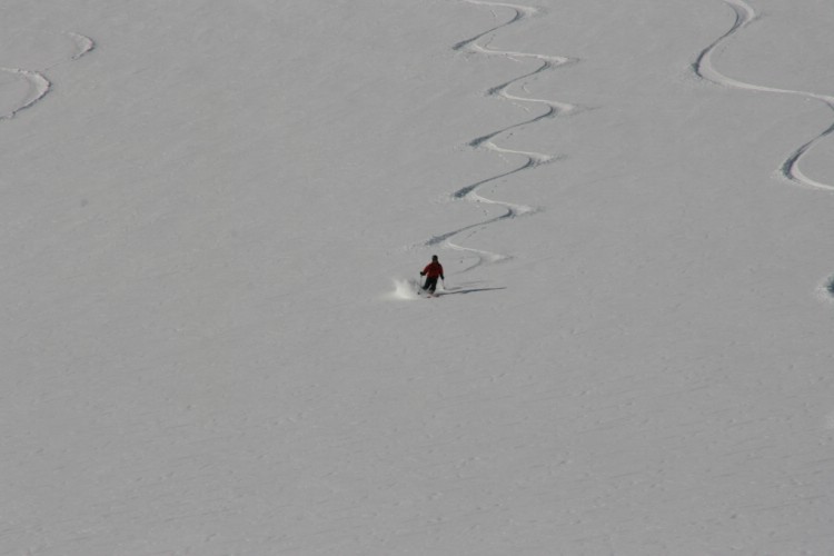 Heliskiing at Kåtåtjokka April 7th 2009. Photo: Andreas Bengtsson 