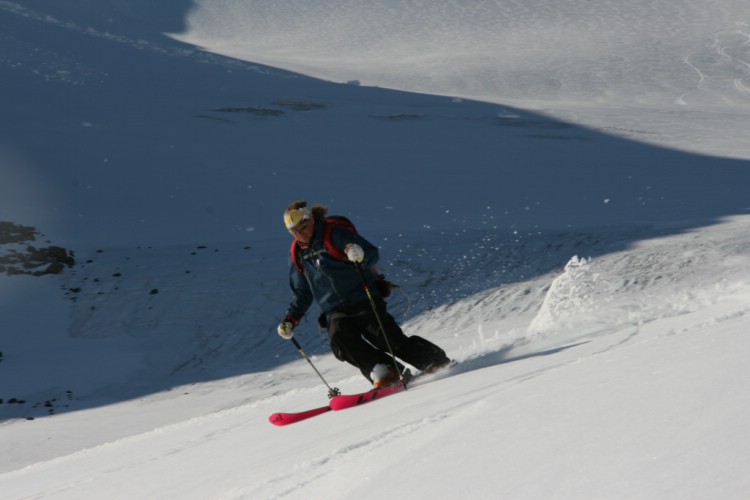 Mattias Olgård on Knivkammen in the Kebnekaise area. Heliski Riksgränsen May 15, 2009. Photo: Andreas Bengtsson