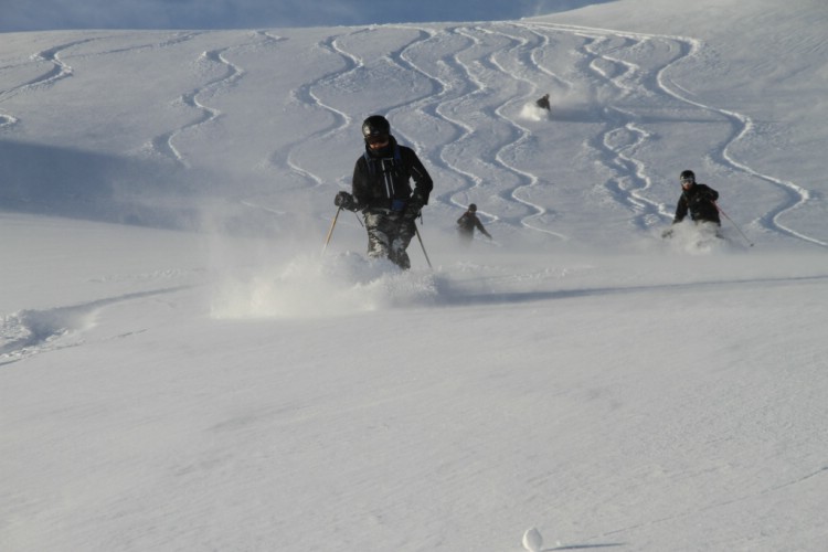 Tiefschneefahren in Nordschweden, Riksgränsen. Photo: Andreas Bengtsson